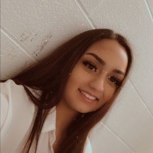 Meet your Posher, Daniela